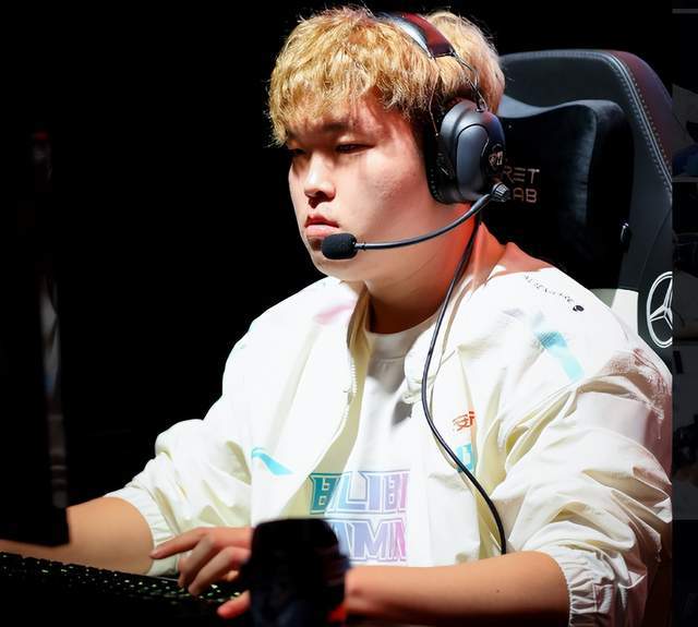 凭借其卓越 凭借其卓越