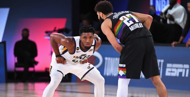 键时刻挺身 键时刻挺身